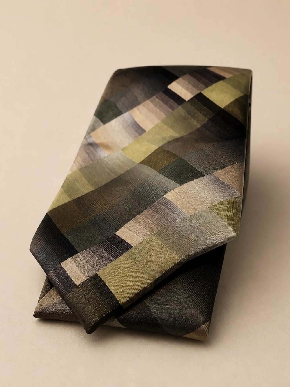Van Heusen Men's Silk Tie in Plaid Pattern